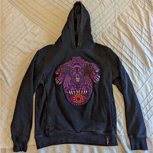 𝅺roku studio rise of the wolves black hoodie sz s purple wolf applique euc
